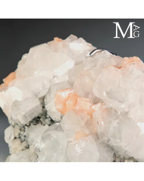 Apofillite con Stilbite su Matrice Basaltica dell’India