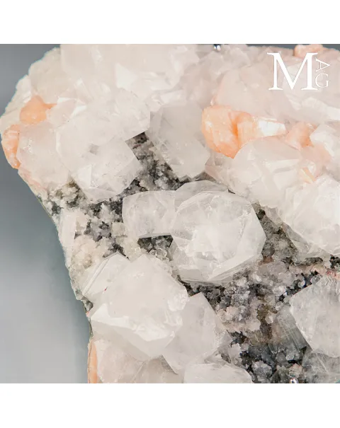 Apofillite con Stilbite su Matrice Basaltica dell’India