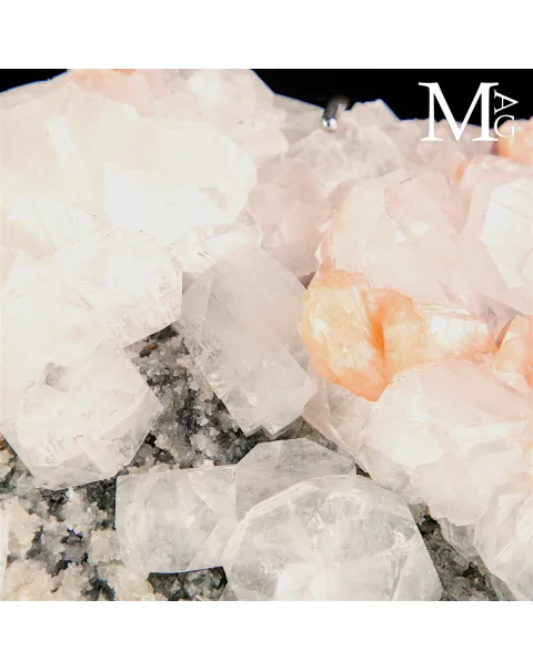 Apofillite con Stilbite su Matrice Basaltica dell’India