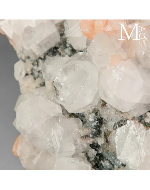 Apofillite con Stilbite su Matrice Basaltica dell’India