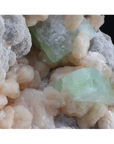 Stilbite e Apofillite su base