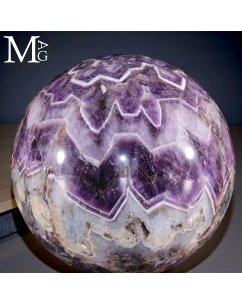 Grande Sfera - Ametista Chevron della Tanzania.