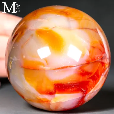 Sfera in Corniola – Contrasti Cromatici