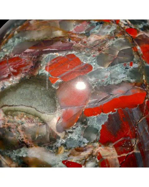 Sfera di Diaspro Sangue di Drago – Connessione con la Natura.