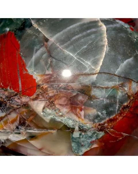 Sfera di Diaspro Sangue di Drago – Connessione con la Natura.