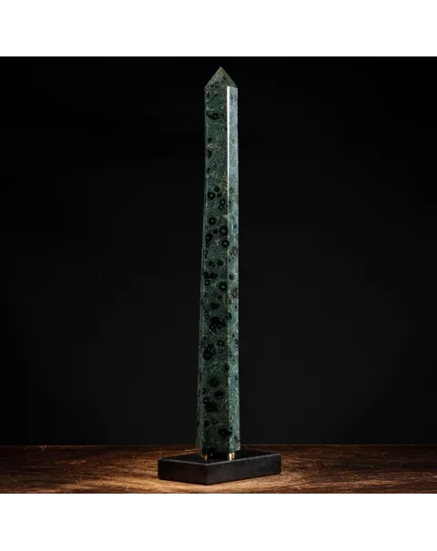 Obelisco in Diaspro Kambaba