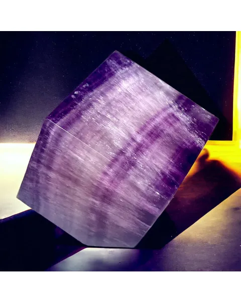 Fluorite Cube : Design  Delicato e Armonico