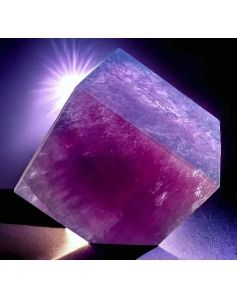 Cubo di Fluorite: Elegante Armonia nel Design