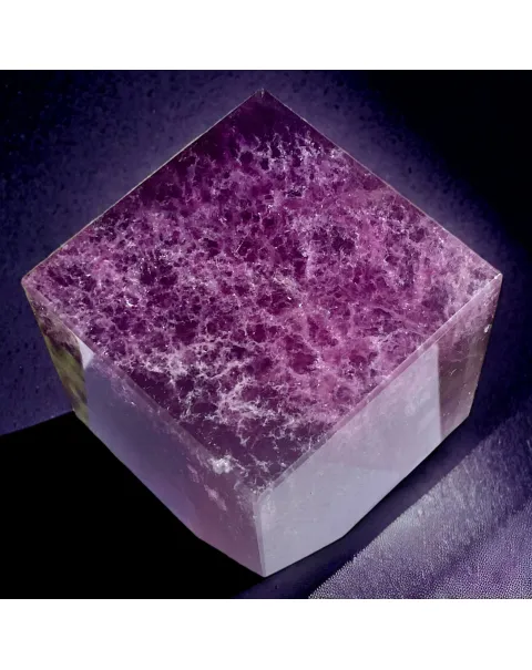 Cubo di Fluorite: Elegante Armonia nel Design