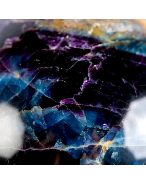 Eccezionale Sfera di Fluorite Nera e Cristalli Blu dalla Russia.