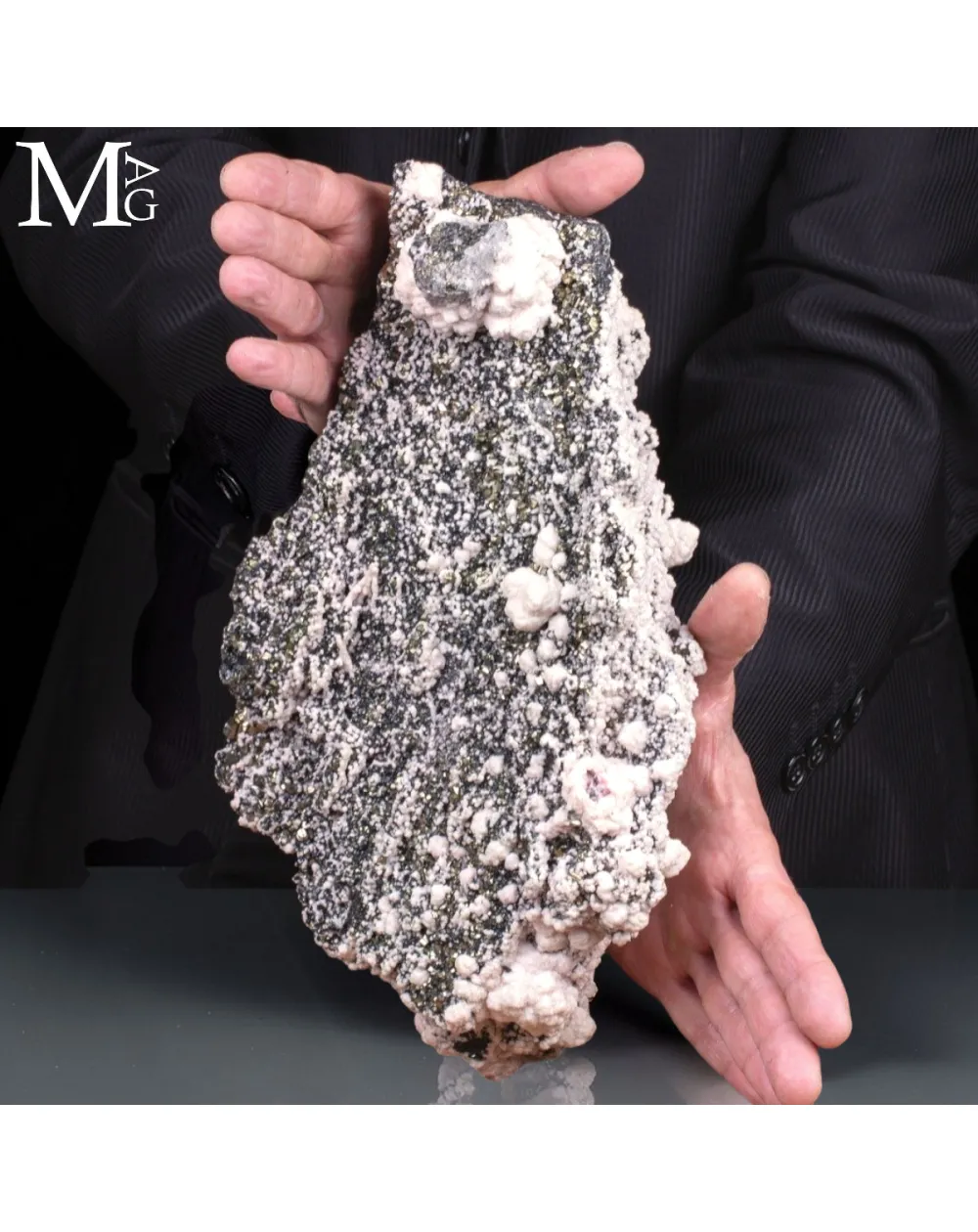 Grande Campione Mineralogico di Pirite, Galena e Calcite Rosa.