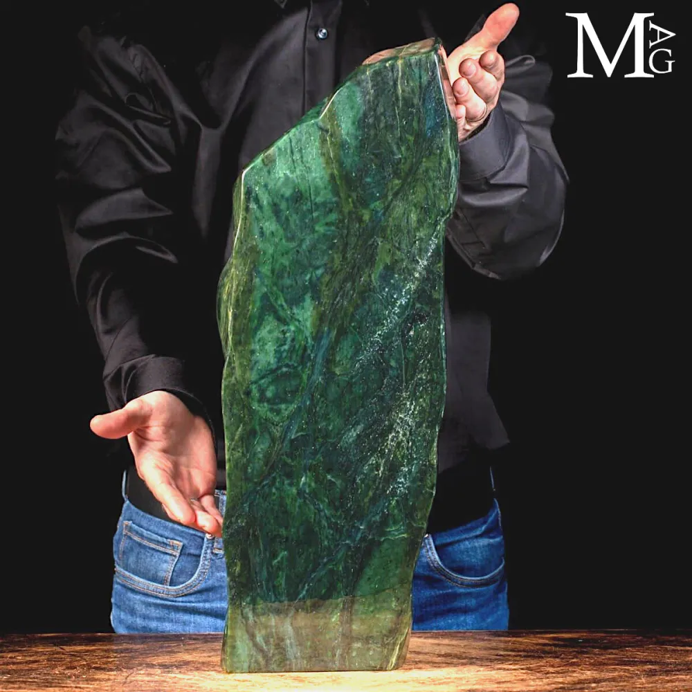 Grande Monolite di Giada Nefrite Naturale – Himalayana.