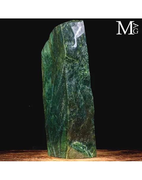 Grande Monolite di Giada Nefrite Naturale – Himalayana.