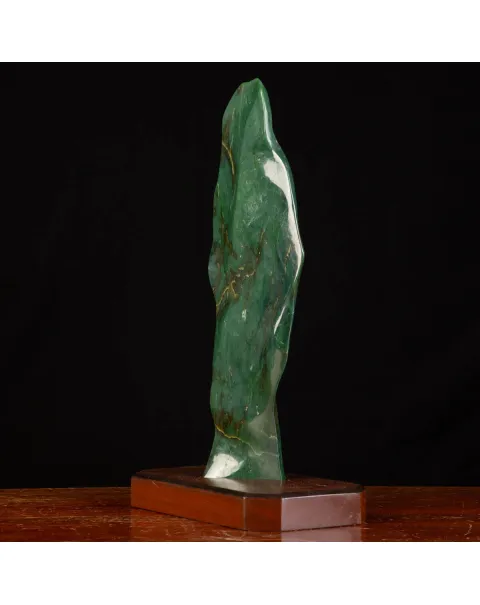 Splendido Blocco di Giada Nefrite: Verde Intenso.