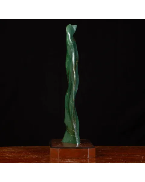Splendido Blocco di Giada Nefrite: Verde Intenso.