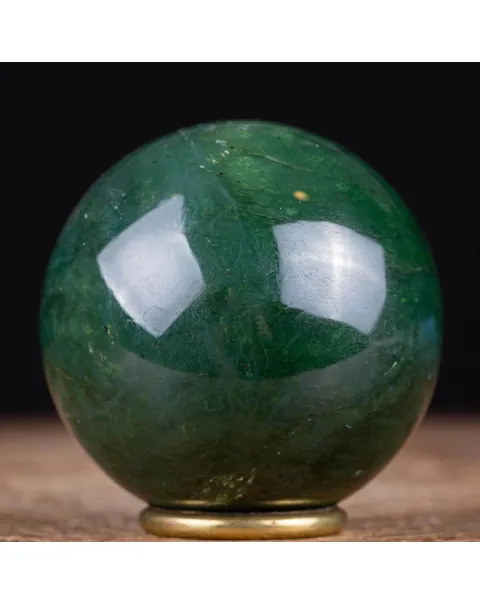 Sfera in Giada Nefrite di Alta Qualità.