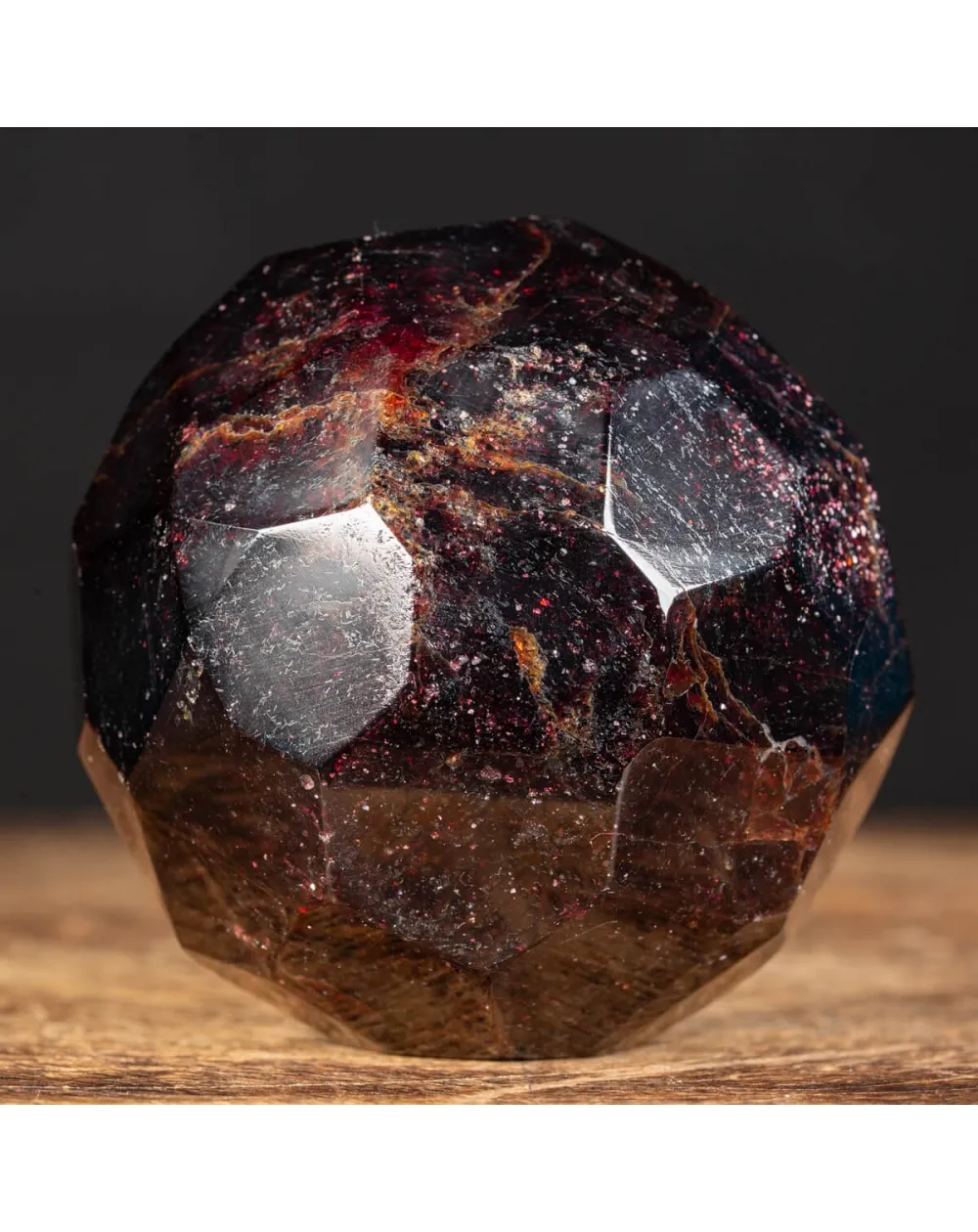 Sfera Sfaccettata in Granato