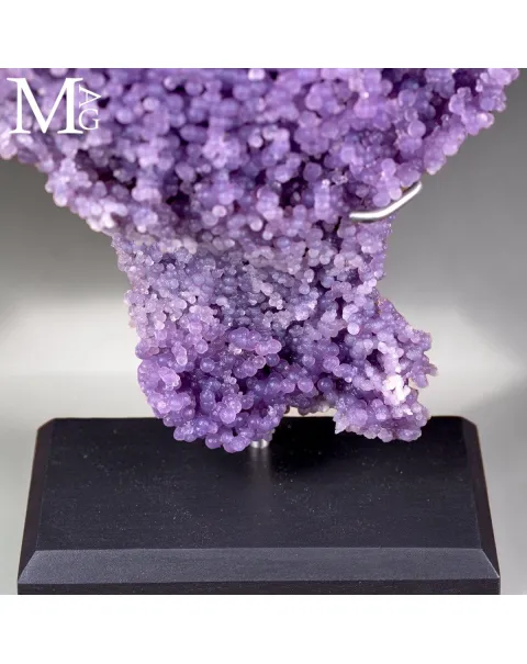 Grape Agate “Batu Manakarra” – Rara Scultura Minerale su Base in Acciaio