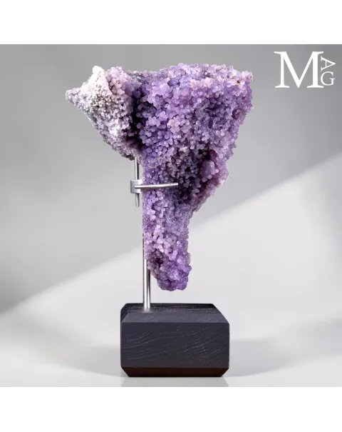 Grape Agate “Batu Manakarra” – Rara Scultura Minerale su Base in Acciaio