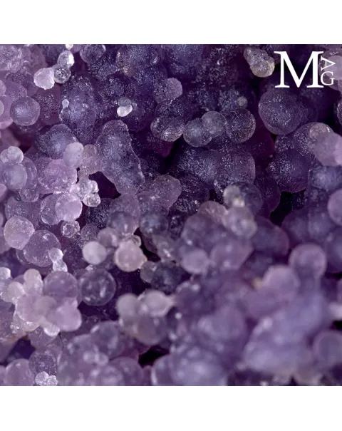 Grape Agate “Batu Manakarra” – Rara Scultura Minerale su Base in Acciaio