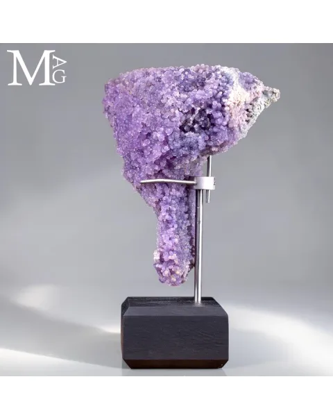 Grape Agate “Batu Manakarra” – Rara Scultura Minerale su Base in Acciaio