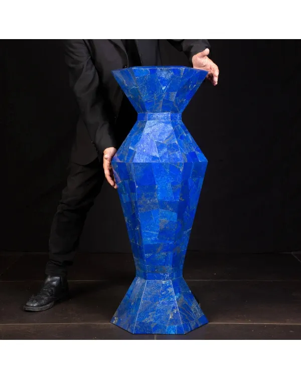 Eclettico ed Esclusivo vaso in Lapislazzuli