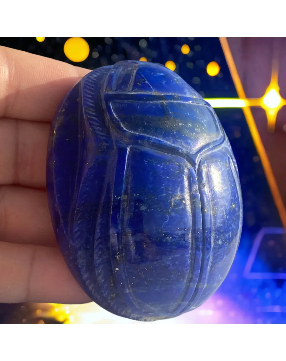 Lo Scarabeo: Simbolo di Rinascita nell'Antico Egitto