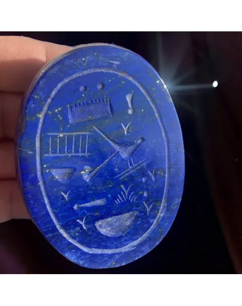 Lo Scarabeo: Simbolo di Rinascita nell'Antico Egitto