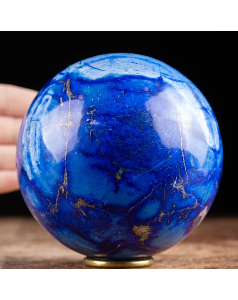 Sfera in Lapis: Eleganza Naturale.