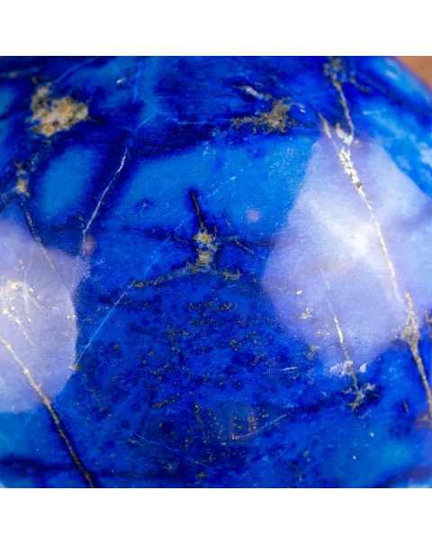 Sfera in Lapis: Eleganza Naturale.