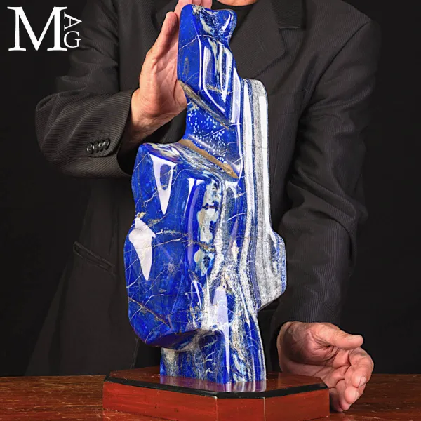 Scultura naturale in Lapis Lazuli