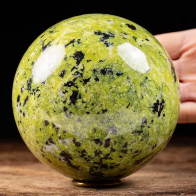 Sfera in  Lizardite con Ematite