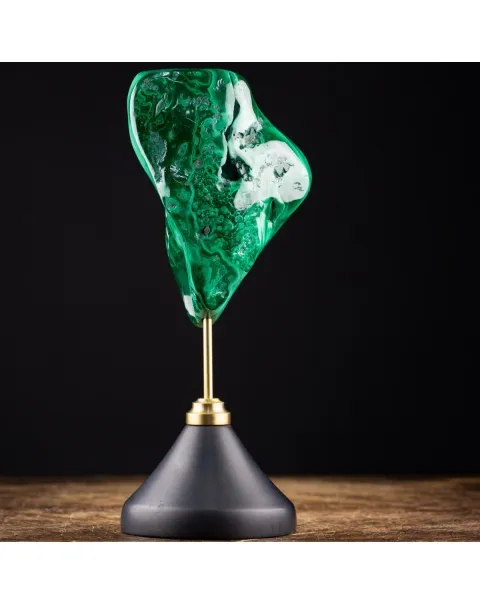 Malachite su piedistallo in legno e ottone