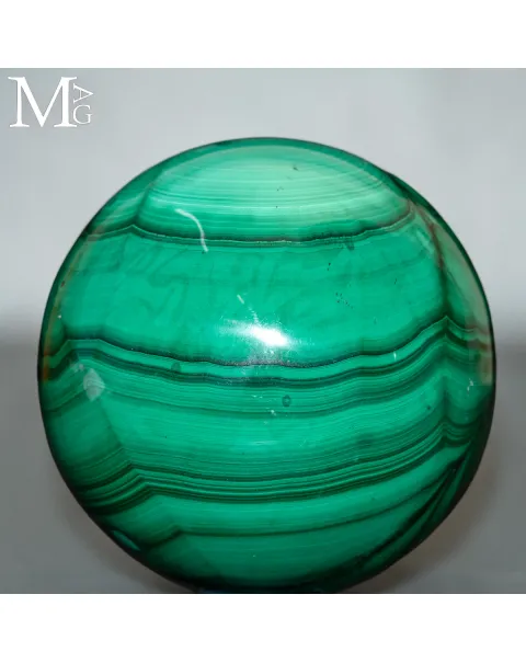 Sfera in Malachite del Congo – intaglio da blocco massivo