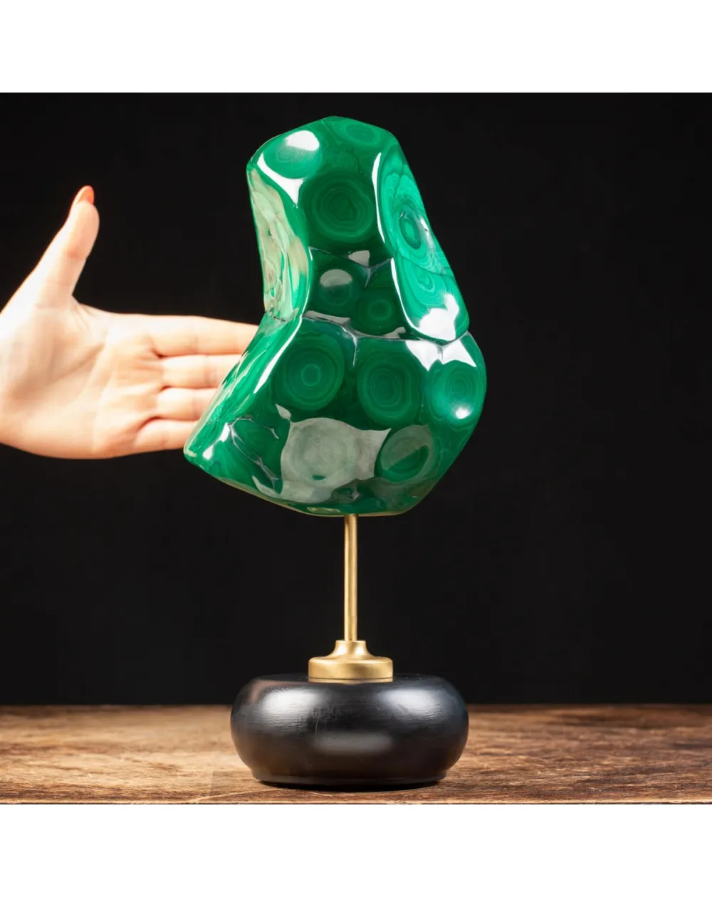 Malachite su Piedistallo in Ottone e Legno