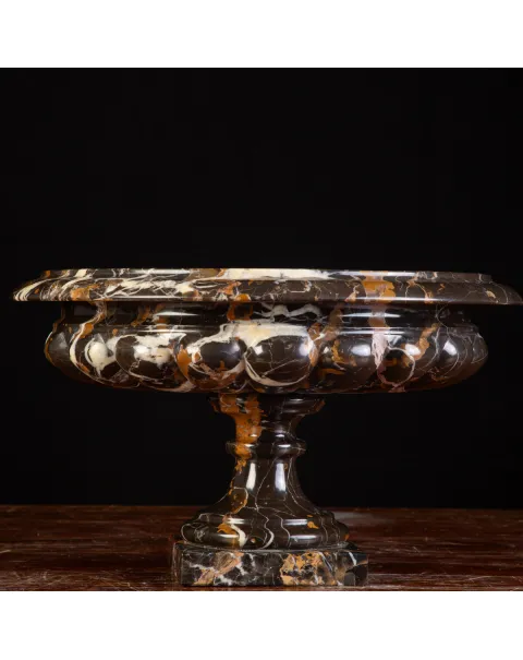 Vaso in Nero Michelangelo - Eleganza Intramontabile.