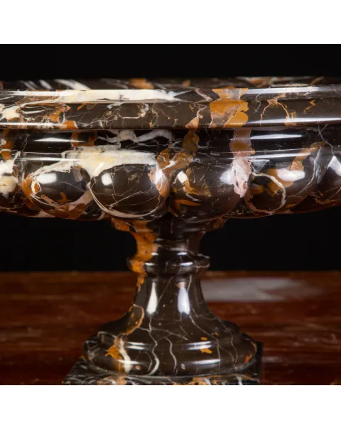 Vaso in Nero Michelangelo - Eleganza Intramontabile.