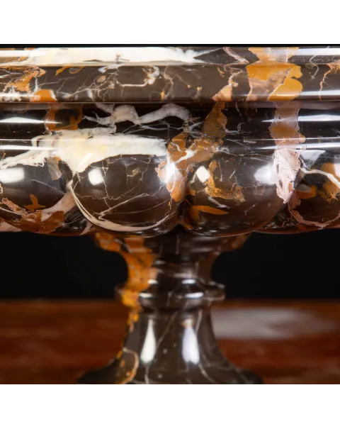 Vaso in Nero Michelangelo - Eleganza Intramontabile.
