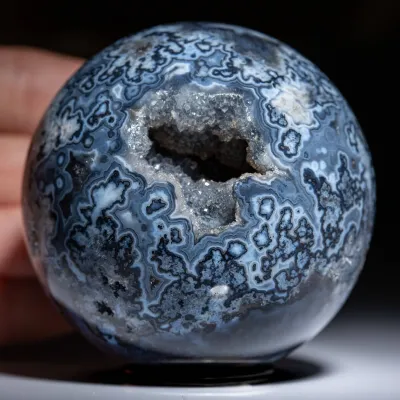 Sfera in Agata Blue naturale con Geode
