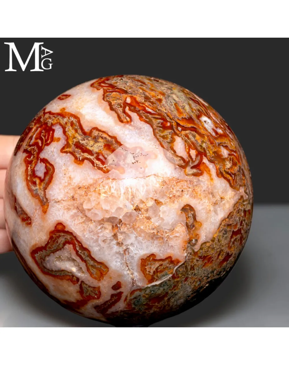 Sfera in Agata Muschiata con Cristalli di Quarzo.