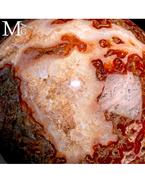 Sfera in Agata Muschiata con Cristalli di Quarzo.