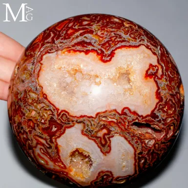 Sfera in Agata Muschiata Rossa del Madagascar