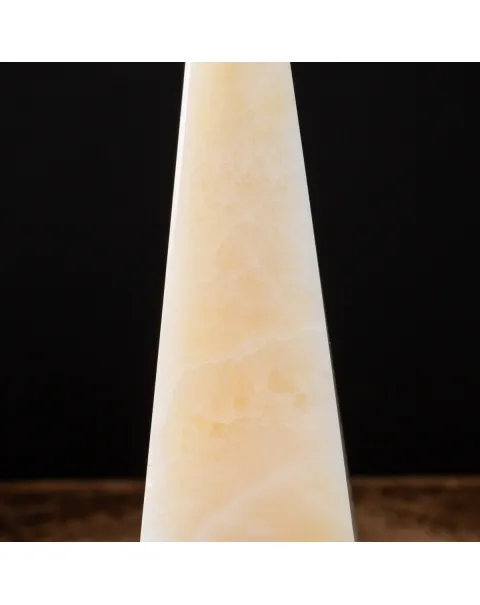 Obelisco in Onice Bianco
