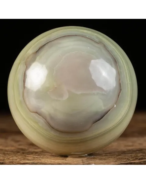 Sfera  di  onice verde.