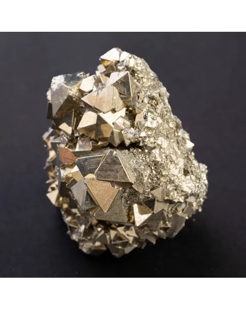 Pirite Piramidale di Huanzala: Geometria Unica.