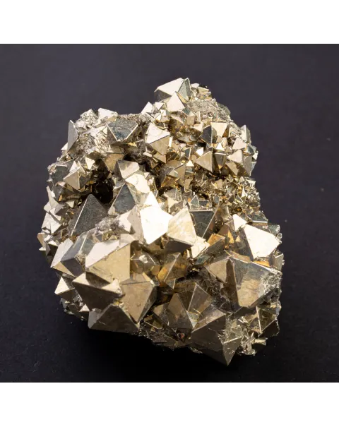 Pirite Piramidale di Huanzala: Geometria Unica.