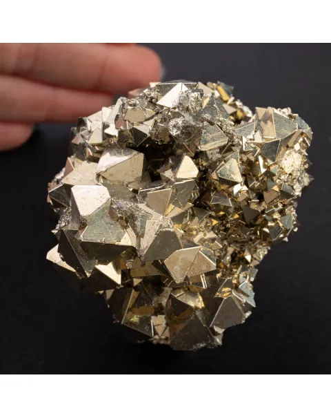 Pirite Piramidale di Huanzala: Geometria Unica.