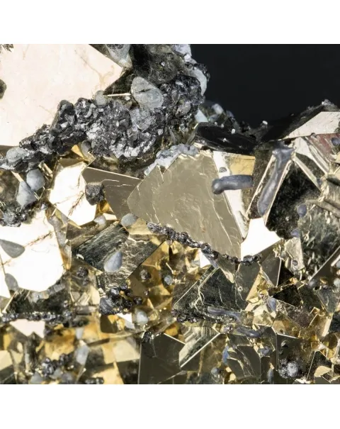 Cristalli di Pirite con Sfalerite