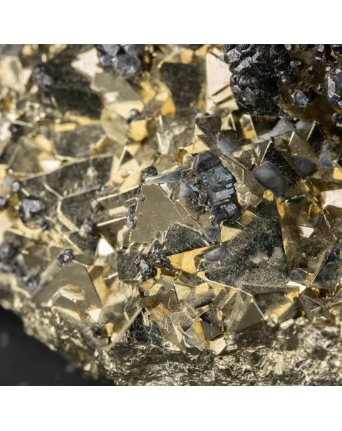 Cristalli di Pirite con Sfalerite