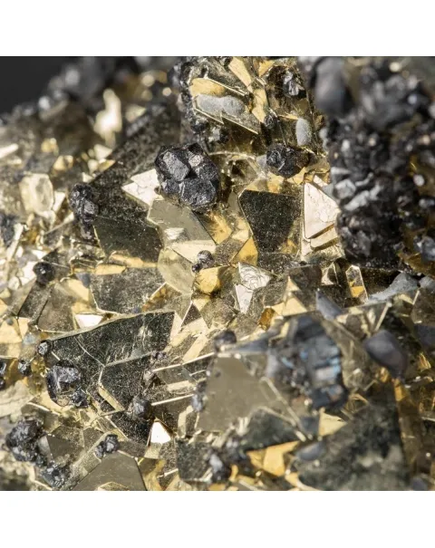 Cristalli di Pirite con Sfalerite